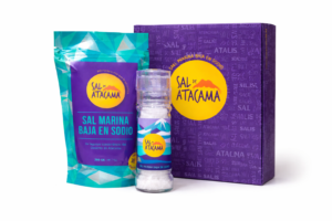 Pack Sal de Atacama baja en sodio con sobre 200 g y molinillo 80 g en fondo blanco